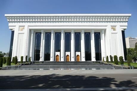 ازبکستان استفاده از زبان ازبکی را در همه دستگاه های دولتی اجباری کرد