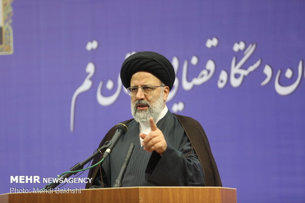 آیت الله رئیسی در قم:  ورودی پرونده‌ها به دستگاه قضایی کاهش یابد