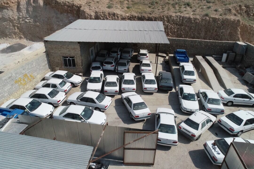 کشف 73 خودرو در حیاط دو منزل شهرستان لارستان