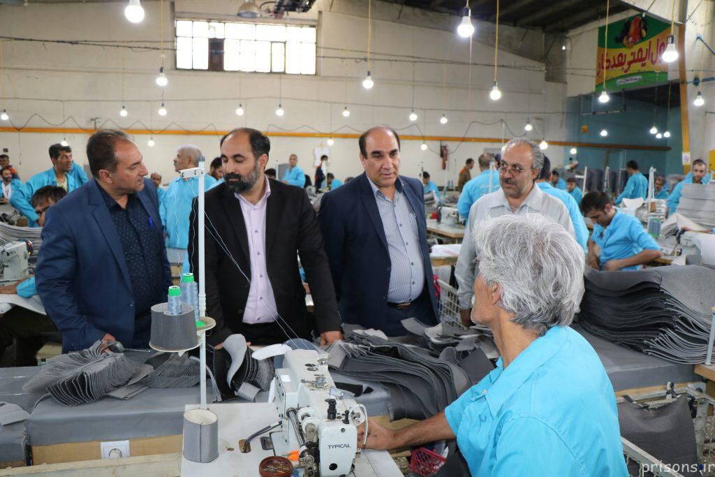 ۳۳۰ مددجو در واحد تولیدی زندان قزلحصار جذب کار شدند