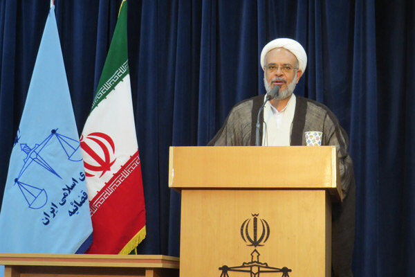 مسئولان قضایی در صورت امکان از تعطیلی کارخانه ها جلوگیری می کنند