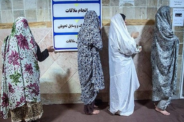زن زندانی بعد از ۵ ماه از حبس آزاد شد