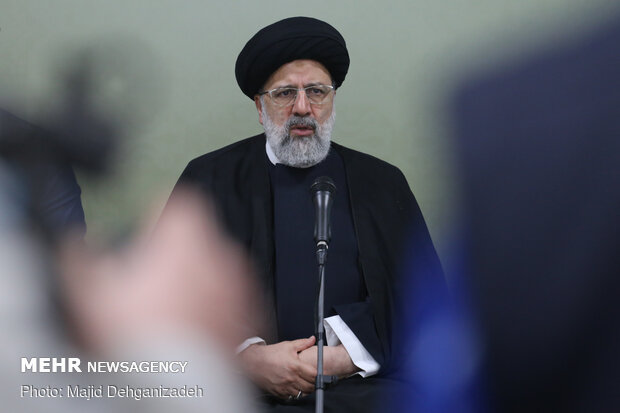 آیت‌الله رئیسی: خودروهای رسوب شده در گمرک‌ها ظرف ۳ ماه تعیین تکلیف شوند