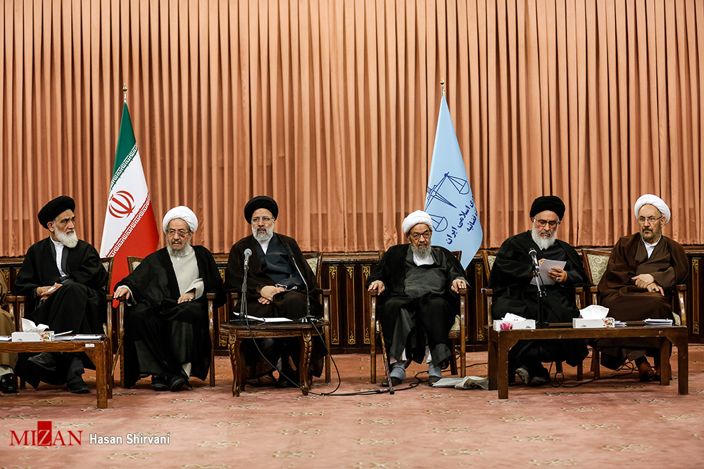 نشست هم اندیشی مسئولان عالی ادوار دستگاه قضا با آیت الله رییسی برگزار شد