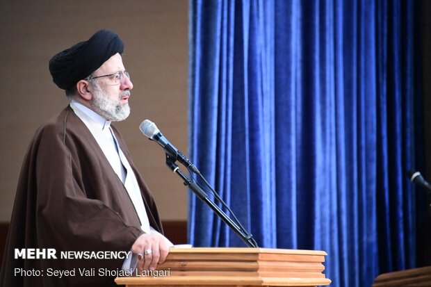 امروز «فضای دمیدن به فساد» به «فضای مبارزه با فساد» تبدیل شده است